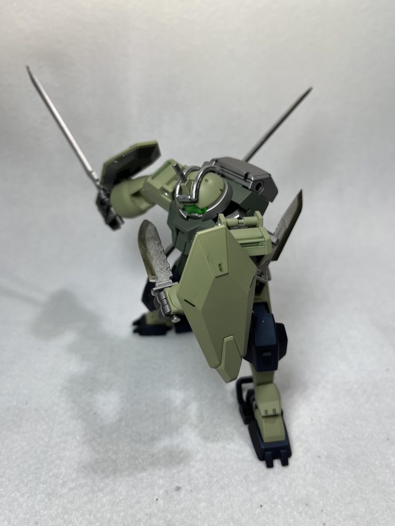 4種の剣と2枚のシールドで近接戦特化型にしました。