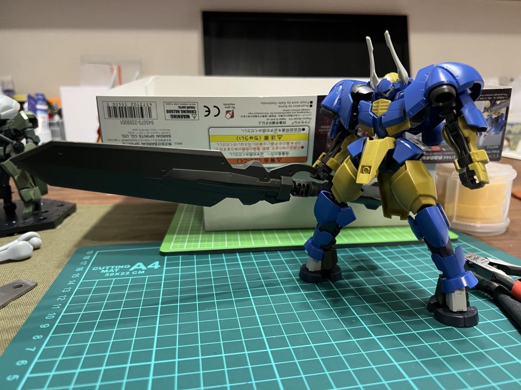 素組みです。この状態でもバスターソードデカいですねw