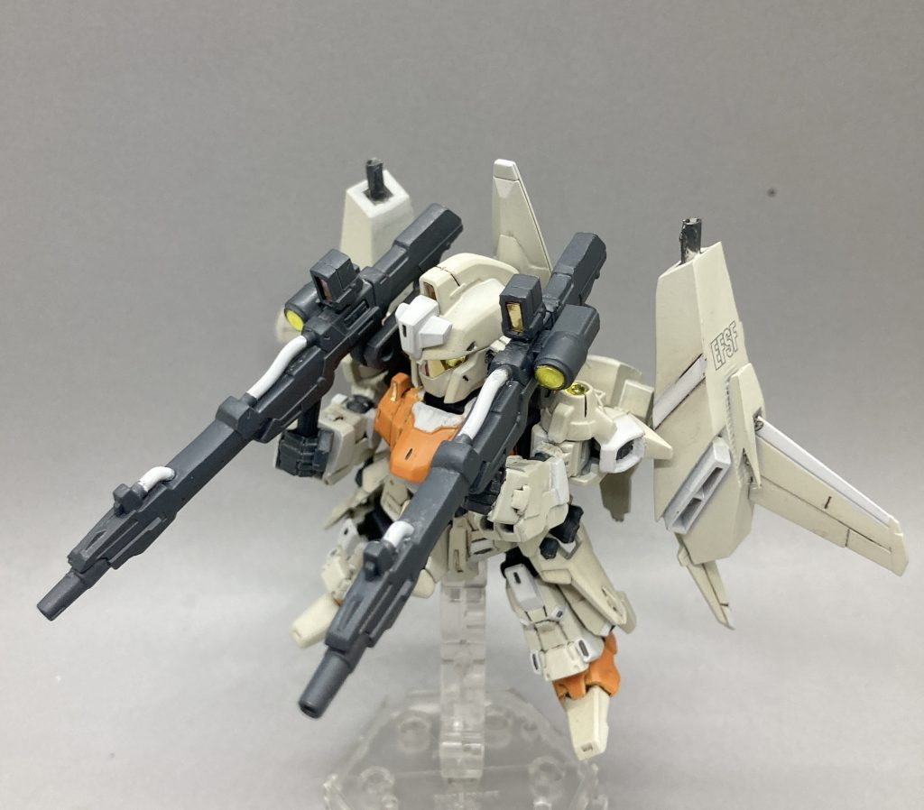 メガランチャーのホールドギミックはキットのままです。