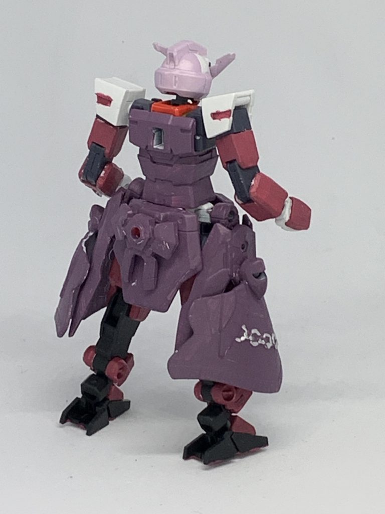 翼なしVer.の後ろ。リボン風のパーツは30MMのスピナティアアサシン仕様から。サイドスカートにも同キットのパーツを使用し、その上からクレオパトラキュベレイのサイドスカートを付けています。