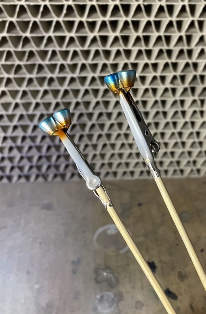 バーニアは下地にスターブライトシルバーを吹きクリアーブルーとクリアーブラウンを吹き付けました。