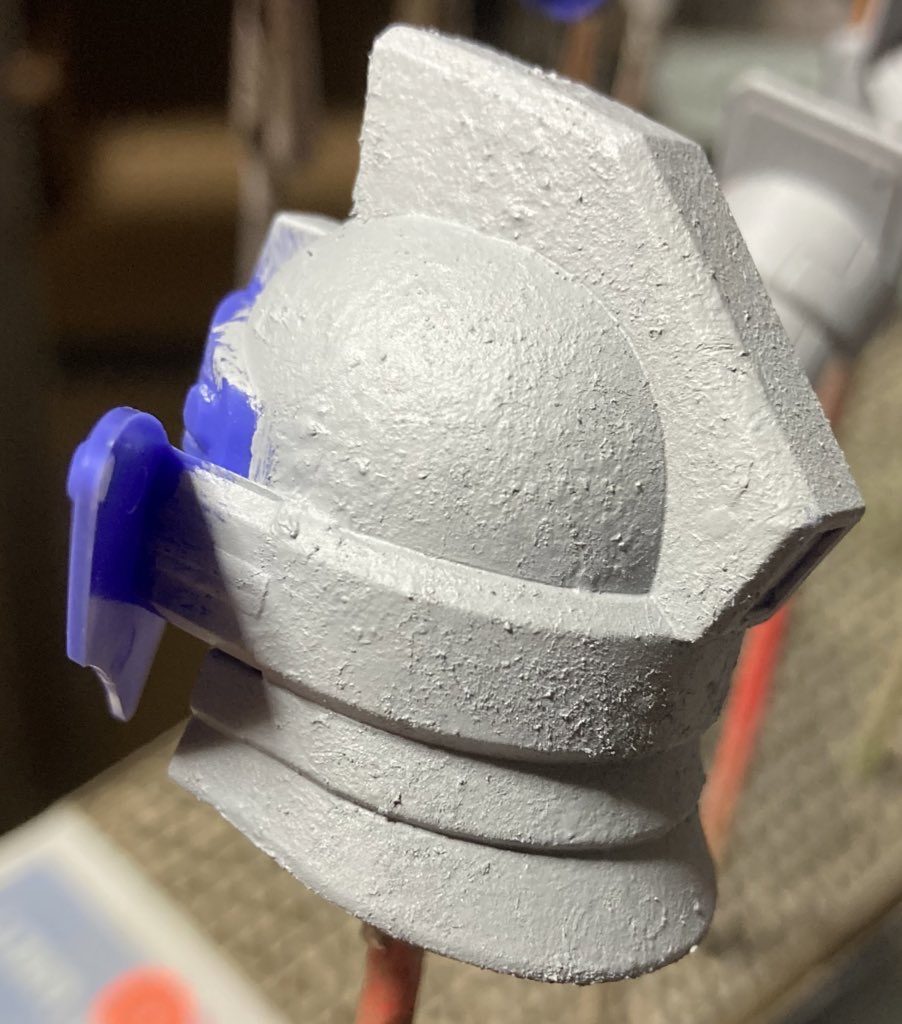 ラッカーパテを溶剤で溶き、筆先でちょんちょんと叩きつけて乗せるようにテクスチャを作っていきました。