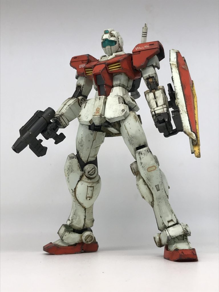過去作のいつもの無塗装 お手軽ウェザリングで製作した、HG GM/GM が生贄に選ばれました🙄スタイリッシュでとてもカッコ良いジム君ですマントを作製するにあたり用意するものは…