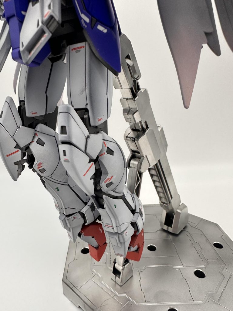 C面にはパステルでエッジを強調