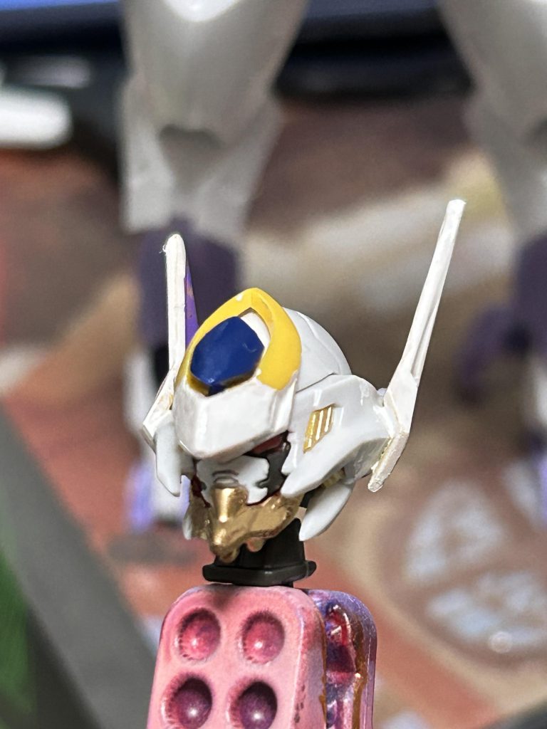 頭部はバルバトスルプスの左右ブレードアンテナを切断し、側頭部に貼り付けてます。