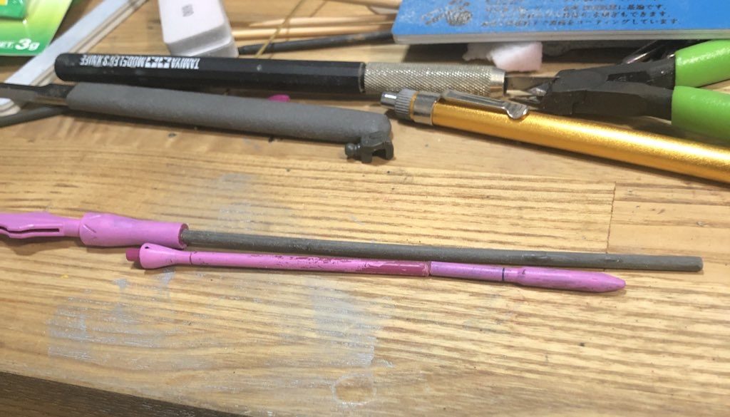 槍は長さが足りなかったのでランナーの長いところで置換