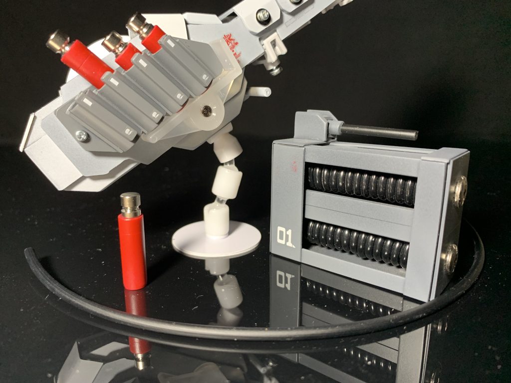 HMBRとエネルギー供給コードです。赤色の冷却ボンベは取り外せます。