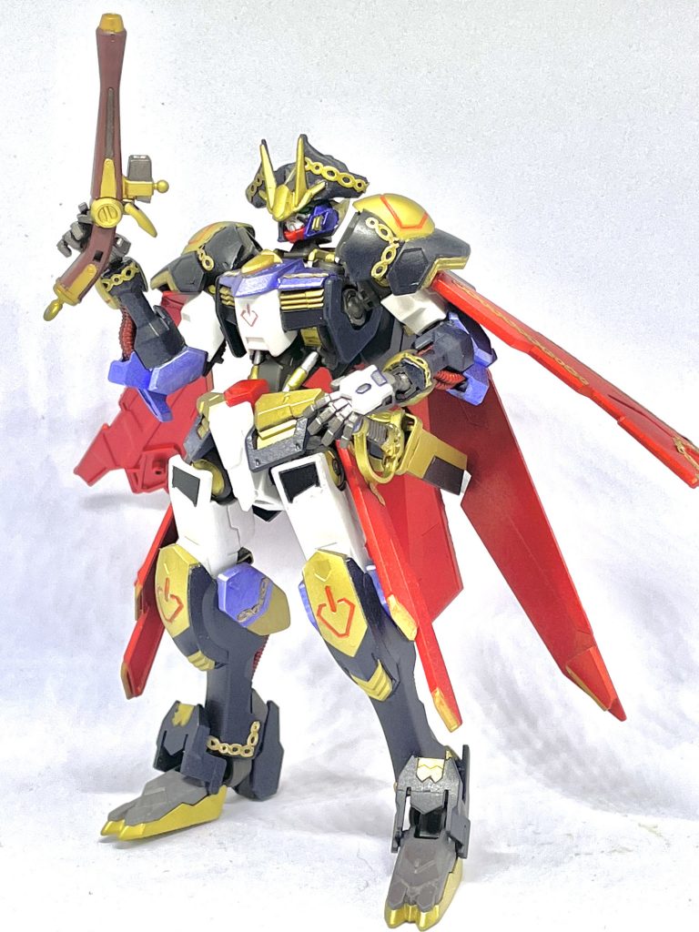 バルバトス・ボナパルト本体。ナポレオンなんで青、白、黒を入れたくて、黒多めで引き締めてみました。チェーン模様はシールを貼り、上から瞬着でコーティングしてあります。