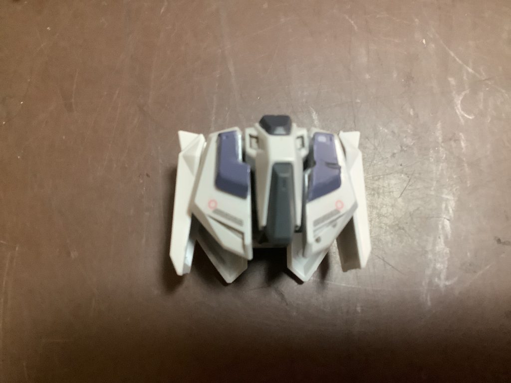 腰部ももちろん改造します。まあ改造って言ってもフロントスカートにグレイズのフロントスカートを加工したものを貼り付けただけです。