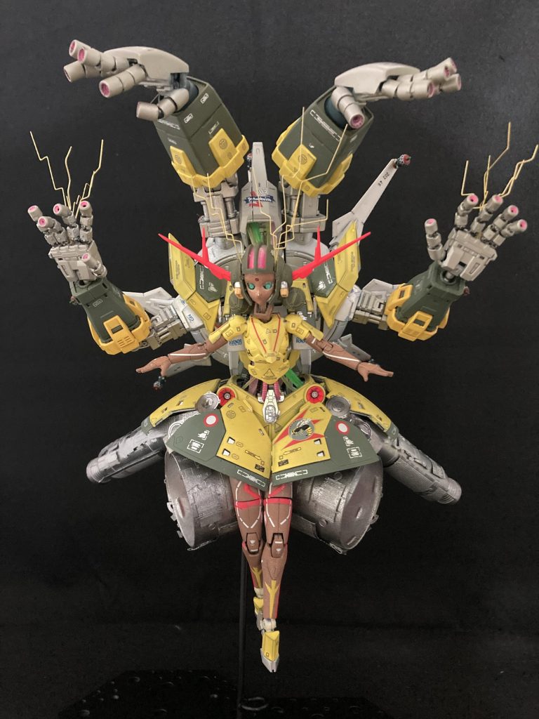 戦争兵器をノーズアートの遊び心や、ポップな配色にするのは反戦への裏返しなのでしょうか…