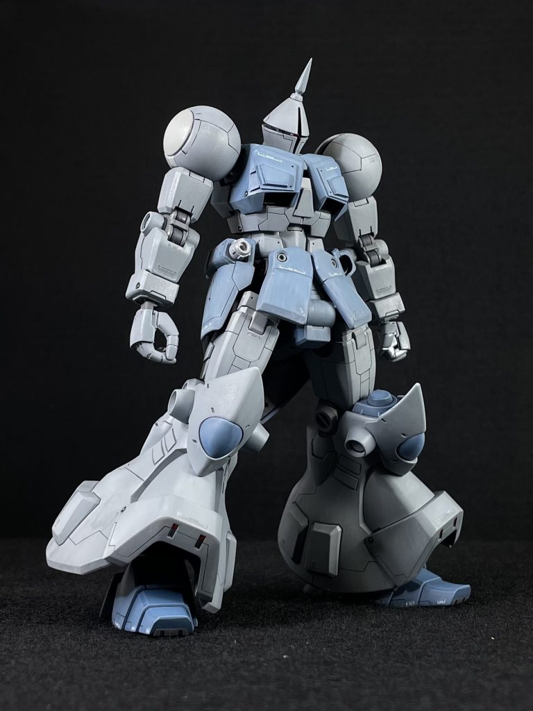 以下、更に長文、、、スルー 推奨です。 ミキシングビルド、、僕は、ガンプラデビューした頃、散々遊んだ技法です。あの頃は、、今ほど キットの種類は無かったけど、ちゃんと 普通に販売はされていたので、店頭で眺めながら 考えて、、脳内モデリングIN店内ってのが、至福の時間でした、、(・・;)今から、ガンプラデビューした人は、、出来は良いけど、手に入れにくいキットで 練習しなくちゃいけない、、工具も、、便利な物がたくさんあるけど、決して安くはない、、そりゃぁ、素組に ディテールアップってパターンが主流になっちゃう、、。それが 悪いとかじゃなく!それしか 選択の余地が無いに等しい現状は、非常に問題だと 勝手に思ってます、、。何が言いたいかって、、素組も、筋彫りも、ディテールアップも、プロポーションの変更、塗装だって楽しいけど、、、僕は、大好きなミキシングを もっと手軽にたのしみたいのだ(⁎⁍̴̆Ɛ⁍̴̆⁎)