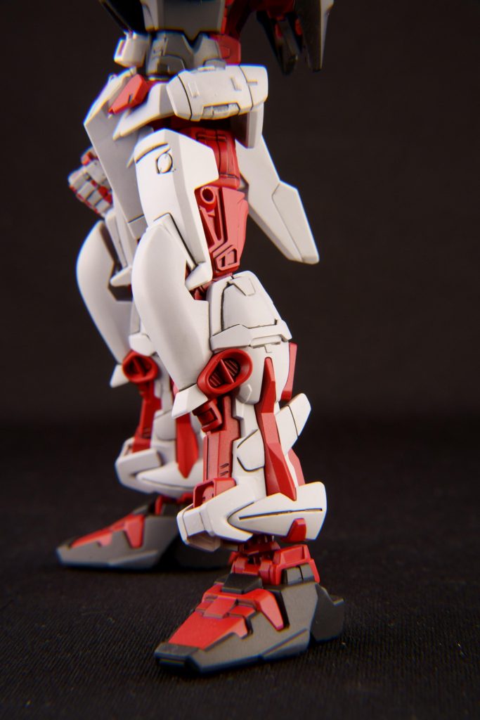 太ももの外装も旧HGから流用しています。