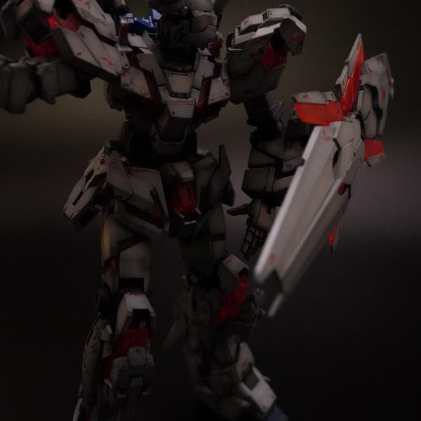 ユニコーンガンダム　グラデーションにパールクリア