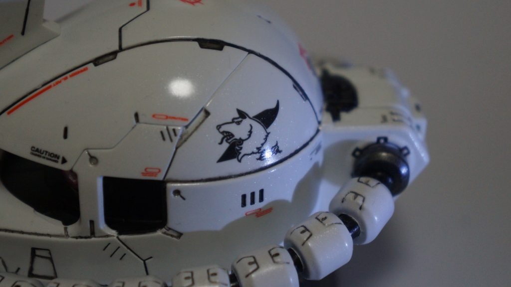 写真ではわかりにくいですが、青白く光るパール仕上げになっています。