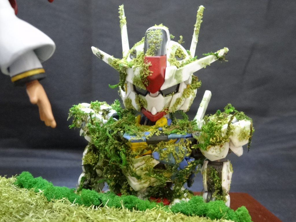 蔦とか植物まみれになったエアリアル君HGとSDEXで上半身をミキシングした後100均のジオラマ素材やリアルタッチマーカーで汚しました