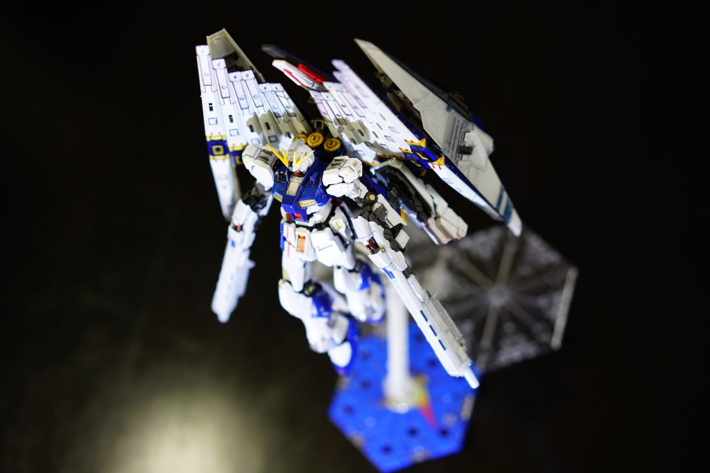 ハイパー・メガ・ライフルは、エネルギー消費の観点から、マガジン式のビームマグナムへ変更となった