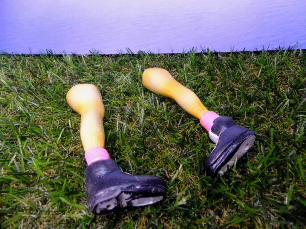 今回は肌露出を抑えるために脚パーツは外しています(汗)