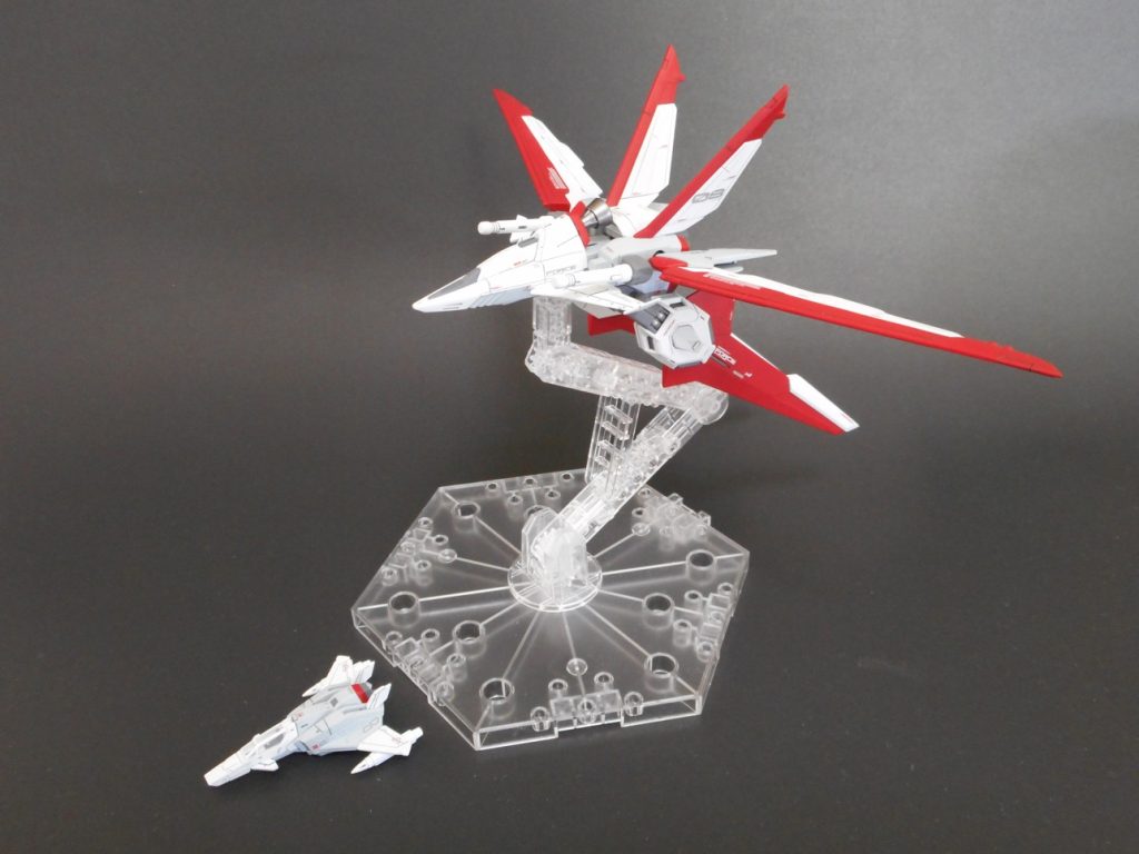 これも制作過程で貼るべきじゃないですが、コアスプレンダー&フォースシルエットです。本来ならアピールショットで貼りたかった写真なのですが、ご覧の通り写真を失敗致しまして・・・・・でもせっかく撮ったのでこっちに貼っておきます。ちなみにコアスプレンダーのミサイルはマグネットでくっ付く様にしてあります。