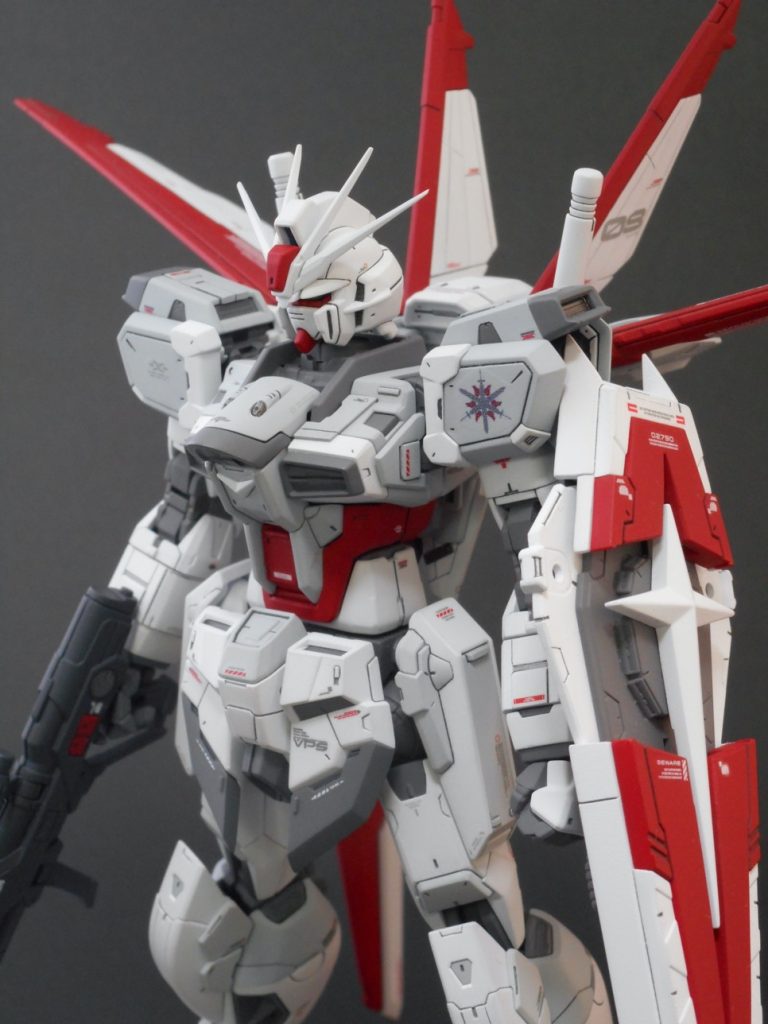 バストアップ。胸部パーツにプラ板加工したディテールを追加。山内氏の作例を参考にした改修です。スカート部分も同様です。あとはちょこちょこと全体的にパーツをシャープ化しています。