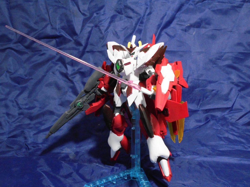 ボディを見ると、ソレスタルビーイングの制服に似ていると感じたので、それをイメージしました。