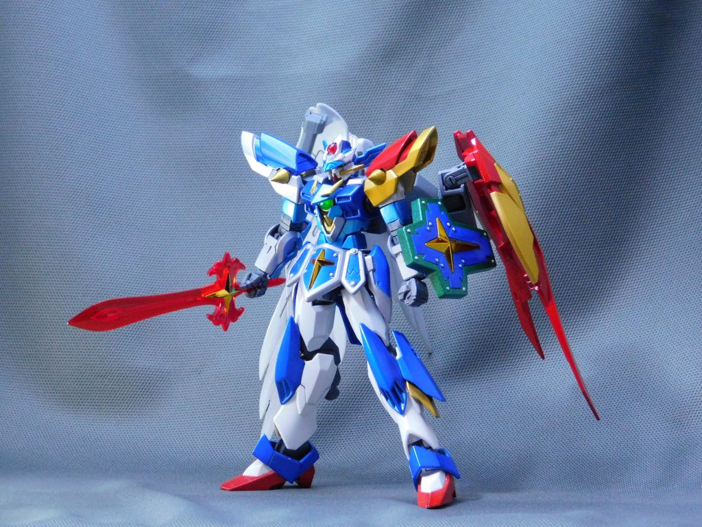 少し斜めから。以前とヒサシのデザインが全く違うものになりました。正直、以前のものよりも格好よくなったと自負しております（笑）主な変更点は頭部、胸部、腕部、ウイングになります。