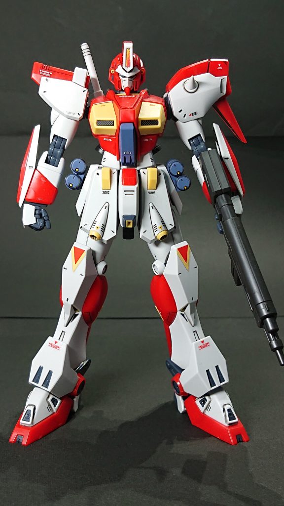 試作MS F-90 2号機が奪取され改造された機体とのことで、左肩などにジオン系の特徴を持ってますね。アシンメトリーのデザインが特に好みです。