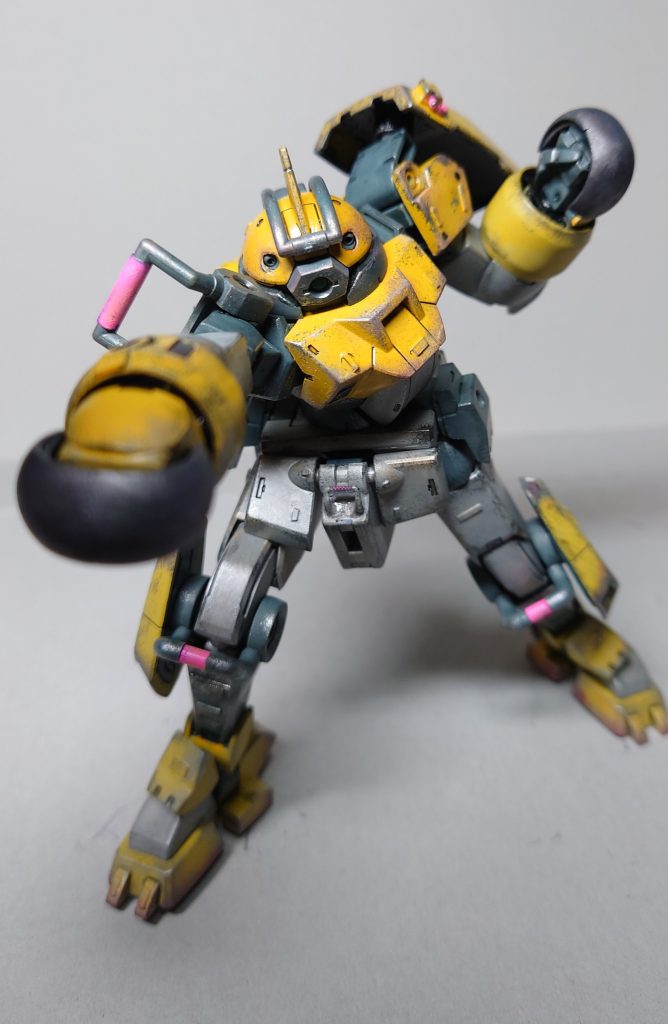 一応、打撃武器も製作しました。使用したものは、デスアーミーの腕部のトゲトゲしたところです。カラーは、ガンダムマーカーヘビーガンメタリックで塗装しました。