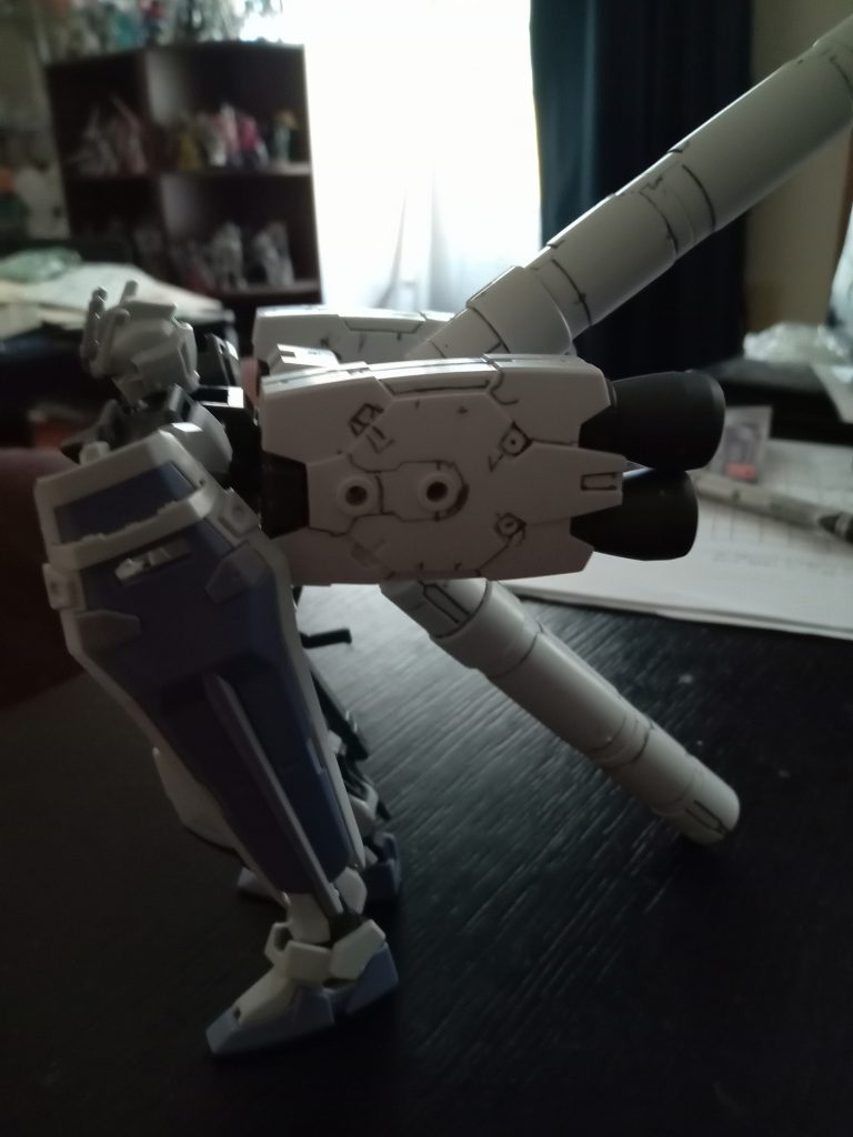 30MMの大型プロペラタンクブースターも取り付けてみました普通に取り付けられないので、スカルウェポンの背中パーツ接続パーツとランナーの棒2本作ってはめ込んだら、取り付けてみました。普通にかっこよくブースターになりました。