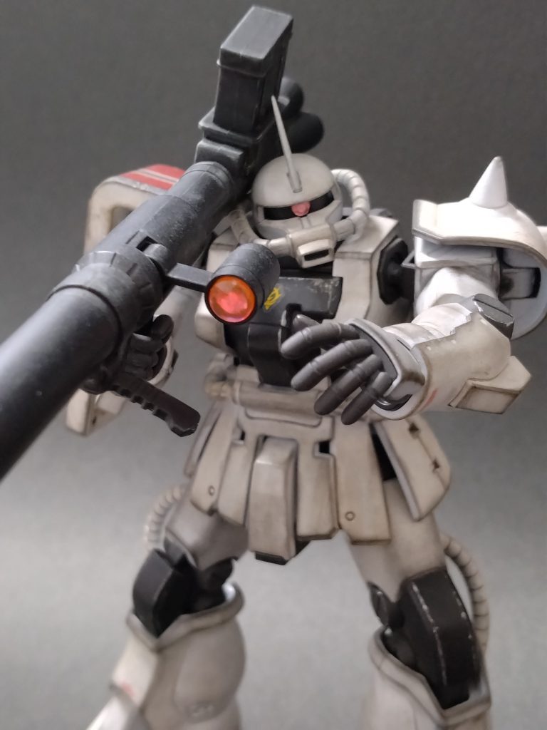 こっちは俺に任せろ！なに⁉連邦の白い悪魔？白い悪魔はこの俺だ！！ って感じですかね。