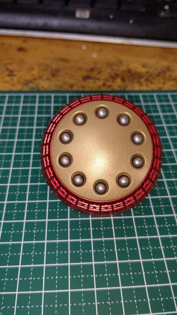 基本製作途中の写真は撮らないのですが、1枚あったので上げときます。この盾塗れた時は発色の良さにテンション上がった記憶があります。