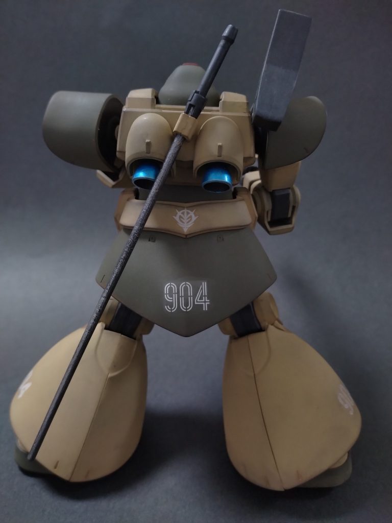 綺麗な色だなと思ってガンダムマーカーをバーニアに使ったんですが、ちょっと浮いてますね・・・(;^ω^)スカートはリックドムのを使用。こっちの方が大きくてかっこよかったので使いました。