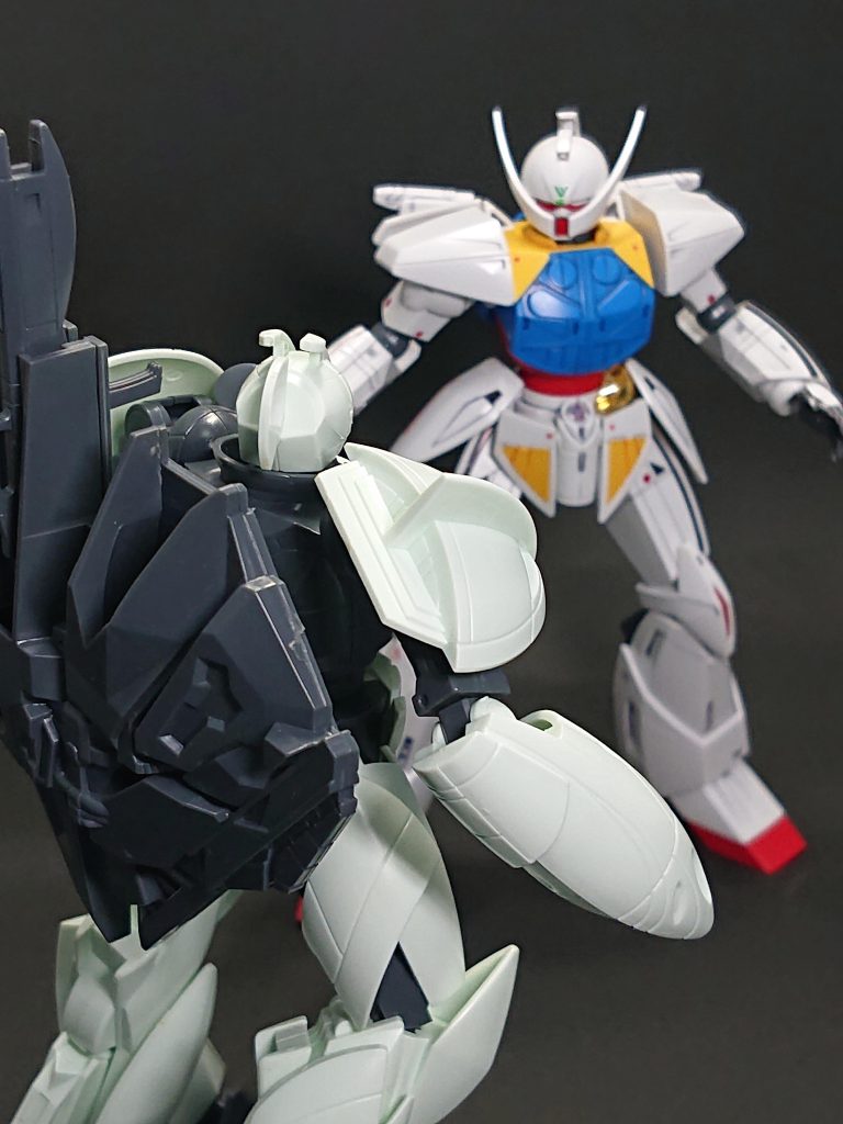 旧キットのお兄ちゃん(パチ組)と。こちらかなりの良作キットなので、時間を見つけて作成して、並べたいですね。※コアファイターのパーツが取れてる・・・ 撮影時は気づかなかった・・・気を付けます。最後までご覧いただきありがとうございました。