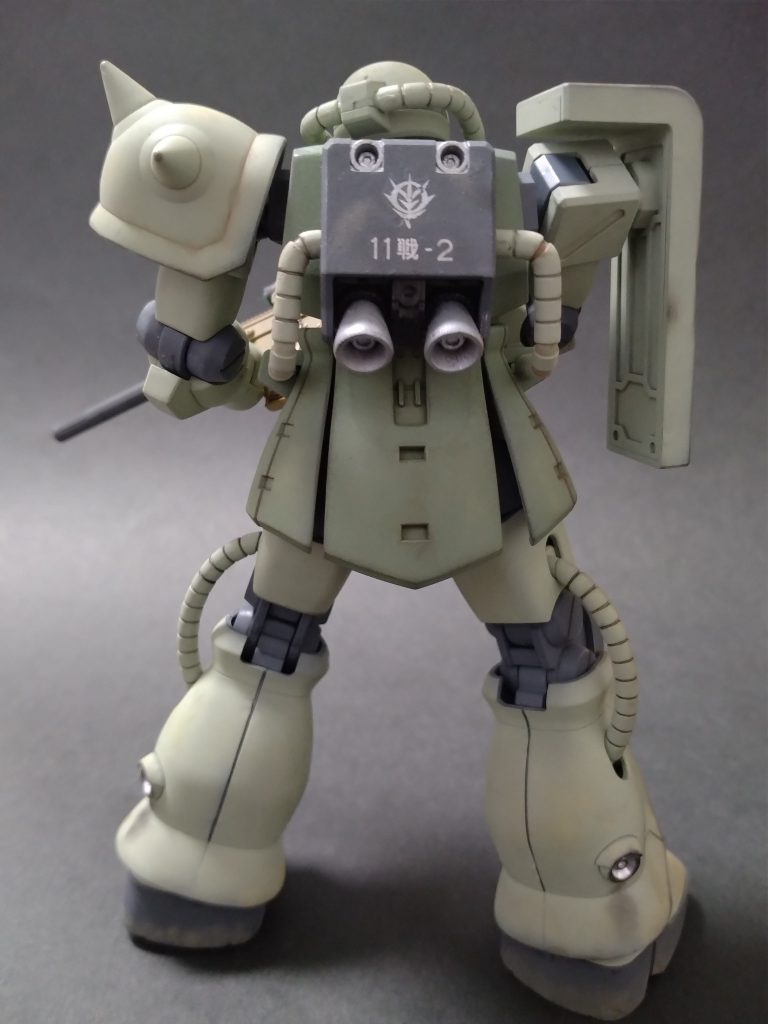 ザクの後ろ姿ってなんか好きなんですよねぇ!もう少しコーション系のデカール貼った方が良かったかな?