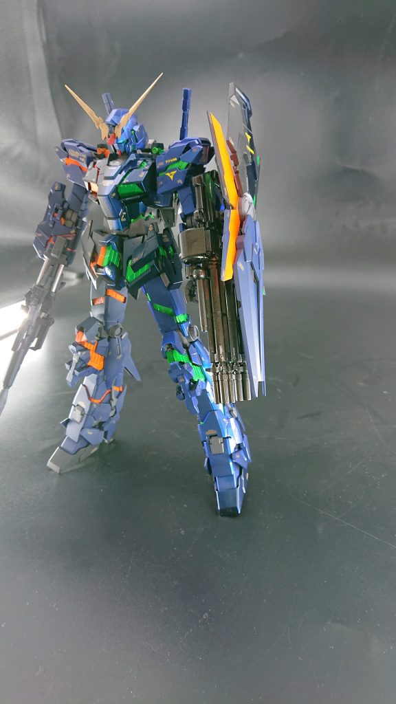 シールド保持を安定させるためにガトリングガンを装備させてます。