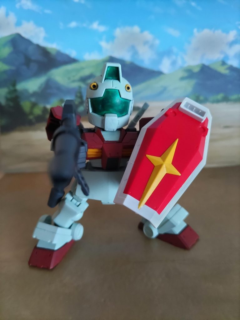 ビームライフルはスコープを省略。システム周りからも標準に関するものを省いてコストダウンしています。しかし量産化するにはまだコストが高すぎるという理由で正式採用にはならず一部の隊長機にのみ支給されたという設定。