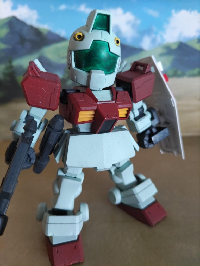 クロスシルエットのボーナスパーツでジムを組んだ時どうしてもスカートの短さと膝の形がしっくり来なくて未熟ながらも改造を決心しました。スカートパーツはジムビームマスターの余剰パーツ、リアスカートはブルーディスティニー3号機から。膝はパテ盛って削りました。