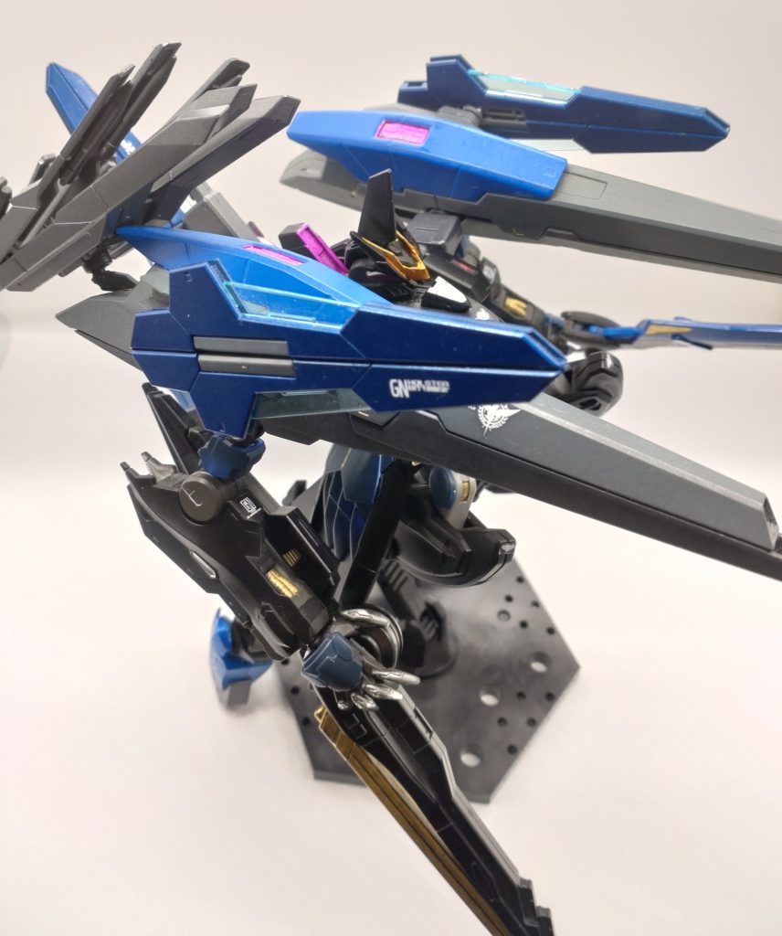 ガンビット、GNキャノン、ミサイルとかなり重武装。多分過積載ですがいつものコトです。