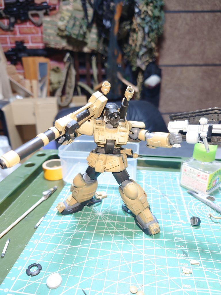 塗装は最初はデザート一色と黒で行くつもりだったがいまいちだったので変更