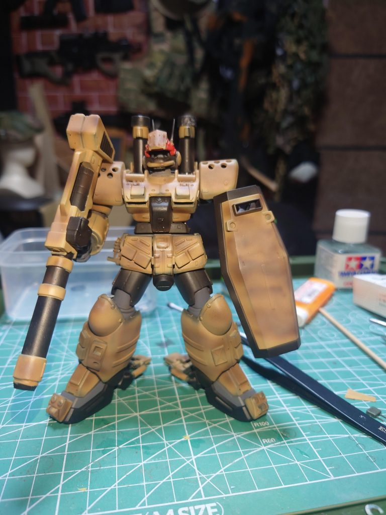 2色迷彩でも良かったが…ここからウェザリングを入れるからトーンが少し暗くなると思い、差し色にロシアングリーンを