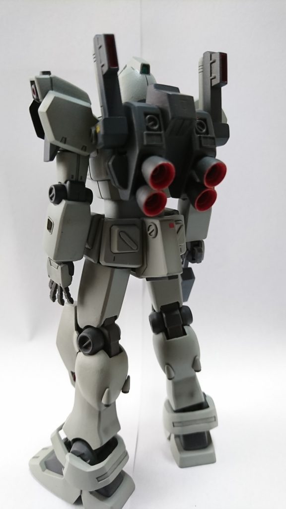 後ろ姿。バックパックは多分1/100のヘビーア－ムズです。 