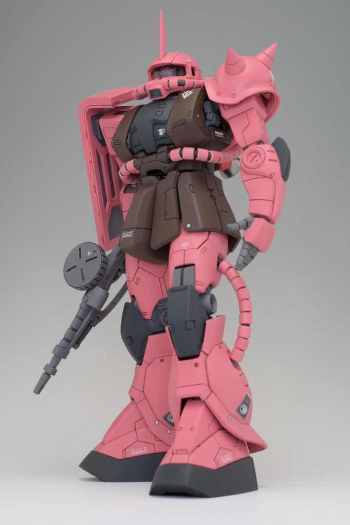 腰の稼働可によりこの程度のポーズは出来るようになりました。ただし、あまりポージングに向いてないキットのような気がします汗