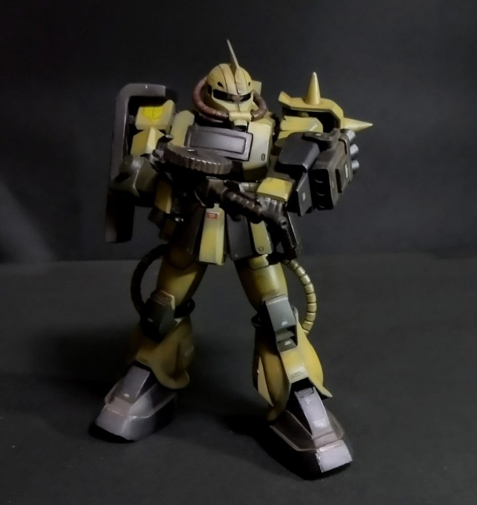 この作品は大分昔に作った物ですが前に製作ストーリーで投稿したマツナガザクと同じ内容でFGザクベースで旧MSVのキットのパーツを流用してます😊