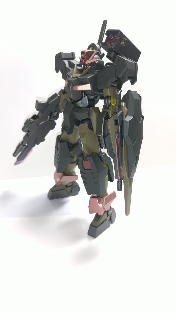 ガンダムダブルオーコマンドクアンタ–3枚目/制作者：鈴木 英介