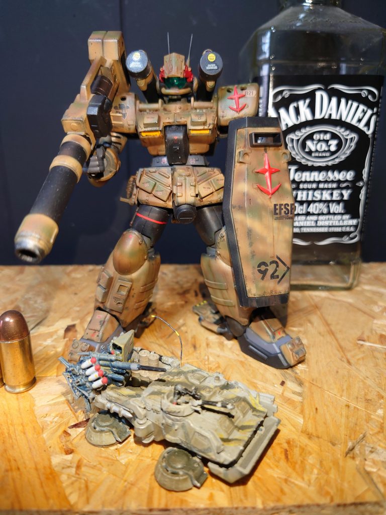 いつものようにプラ板やらなんやかんや本体に着けてディテール?を追加以前作製したホバートラックとツーショット…