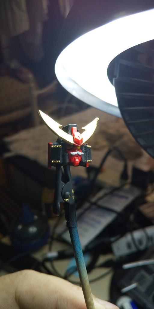 鍬型(角)等頭部の飾りはプラ板やプラ棒で作りました。