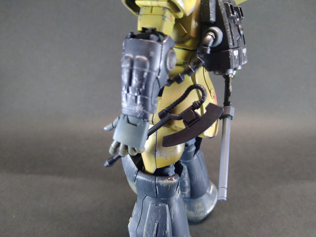 近接武器として、ザクのヒート・ホークを装備。オリジンザクより拝借しました。