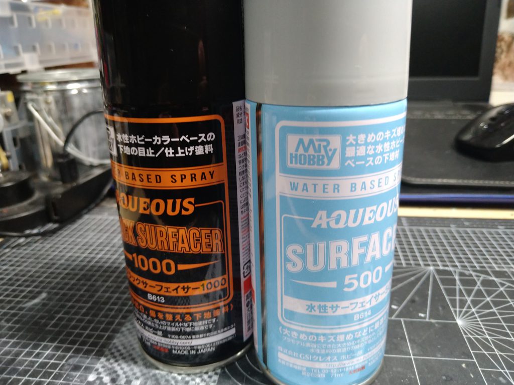 普段お世話になっているサーフェイサーの御二方。特に500サーフェイサーは、表面がザラザラしているお陰で、筆塗りでも色が着きやすいです。