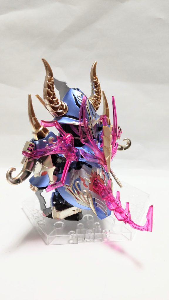 マント閉じ状態（サタンガンダム）