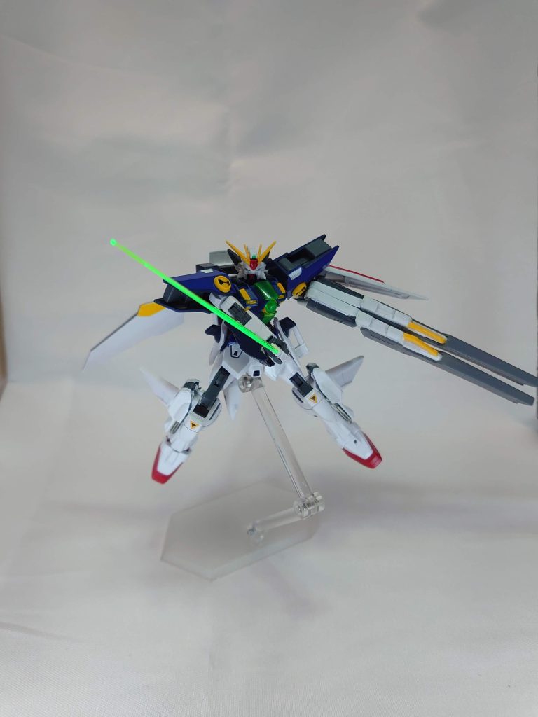 自衛用として、胸部マシンキャノン、ビームソードを装備使用頻度は極めて低い