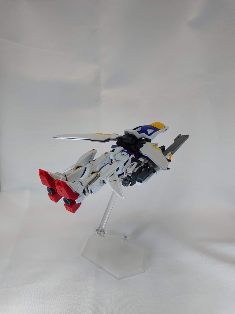 ファルケン形態本機の高速巡航形態戦場へ素早く駆けつけ、素早く離脱してしていく敵にとっては、この形態での撃墜が一番理想的であろう